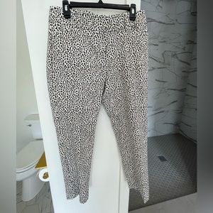 Loft curvy skinny ankle pants. Size 8.